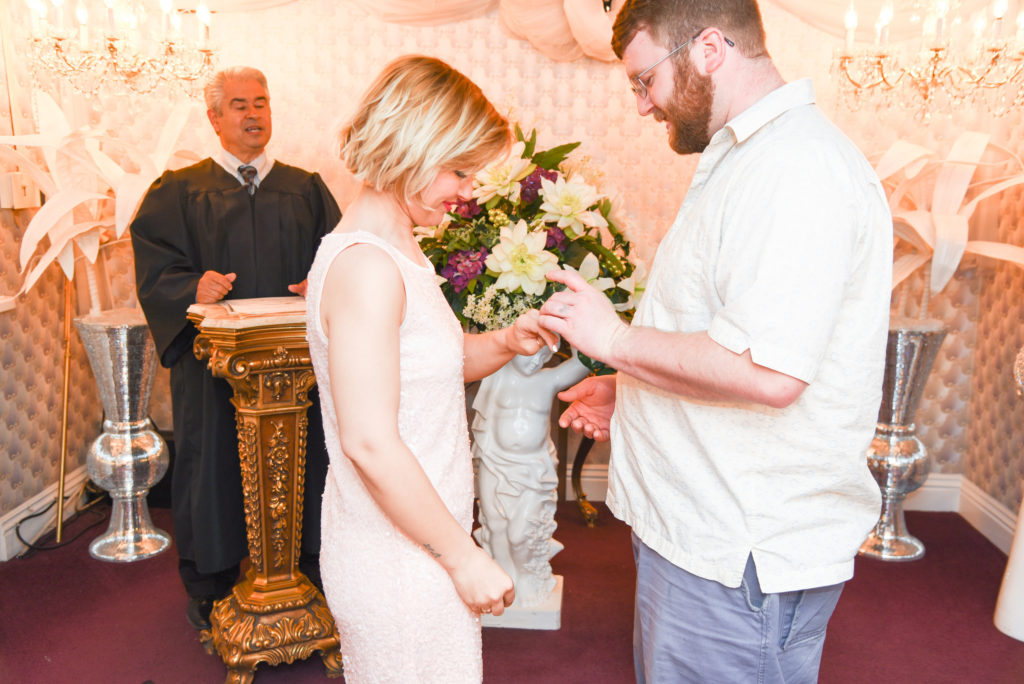 vegas-wedding-little-white-wedding-chapel