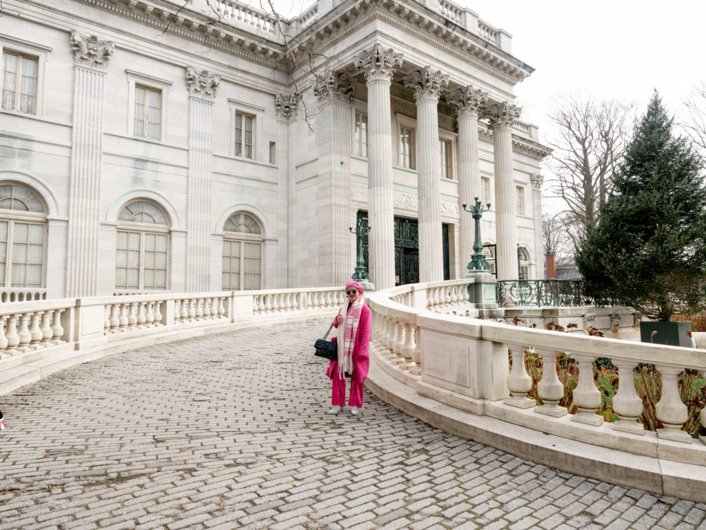 the-newport-mansions-at-christmas-time