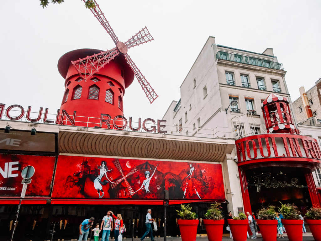 moulin-rouge-paris-travel-blogger